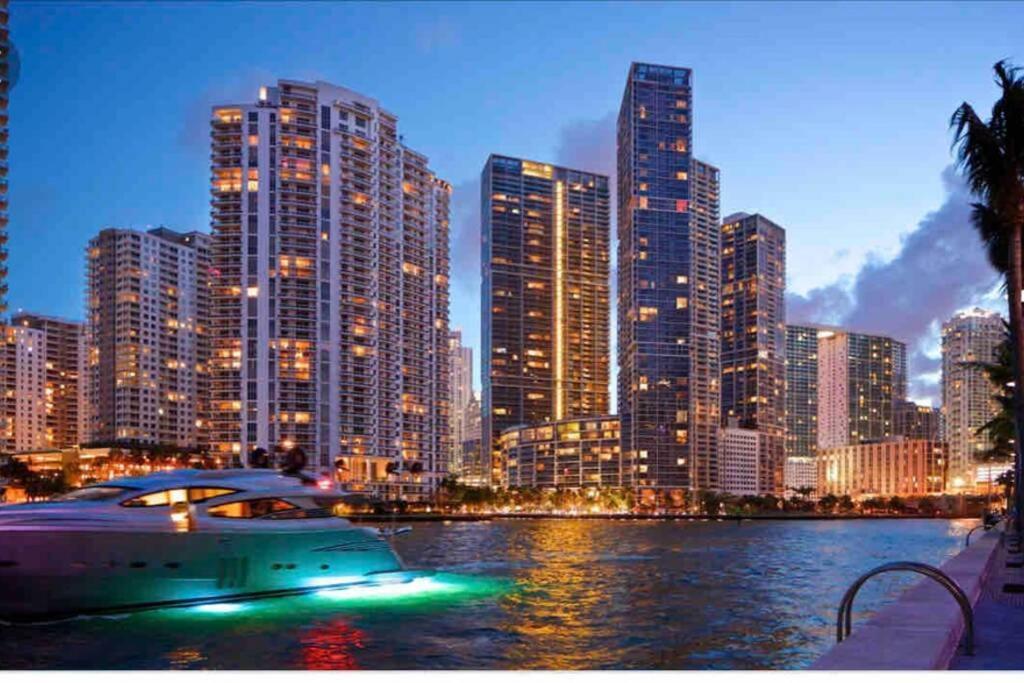 Your House In Miami Eksteriør bilde